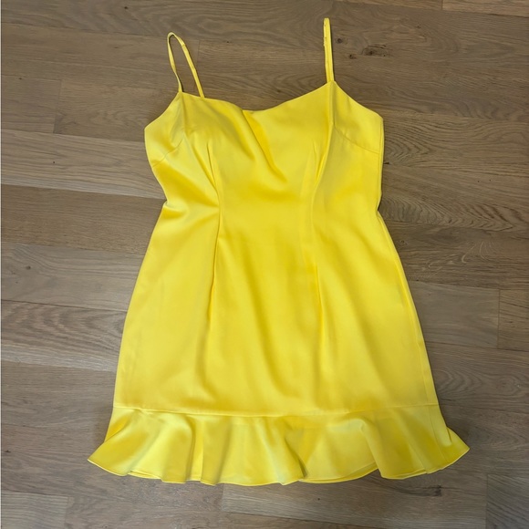 Lovers + Friends Dresses & Skirts - Lovers + Friends Ruffle Mini Dress yellow with sewn in cups